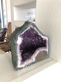 Amethyst Geode 14in 14x14x8in HxWxD