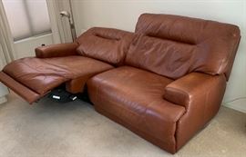 Chateau d’Ax Italian Leather Recliner/Sofa/Loveseat 38x88x44in HxWxD