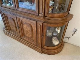 Bernhardt Hibriten Walnut Burl Wood China Cabinet/Hutch 83x65x20in HxWxD