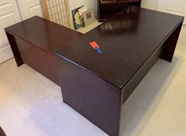 Mahogany L-shape Executive desk 60x30 deep 41x21 deep 28.25 tall HxWxD