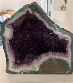 Amethyst Geode 14in 14x14x8in HxWxD