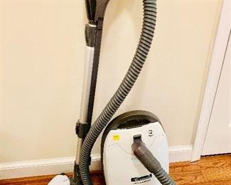 Progressive vacuum cleaner