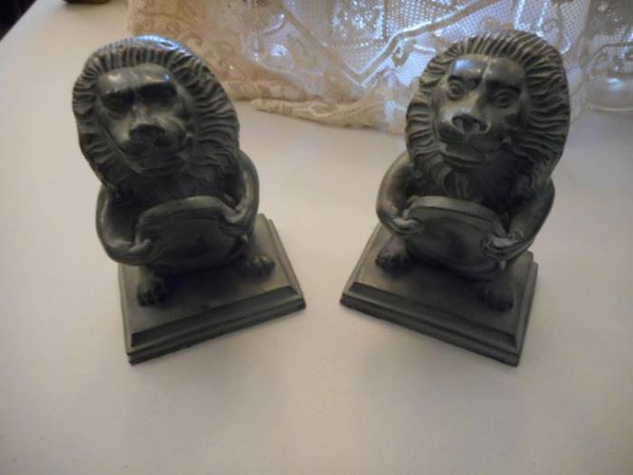 Brass Lion bookends with felt bottoms https://ctbids.com/#!/description/share/132422