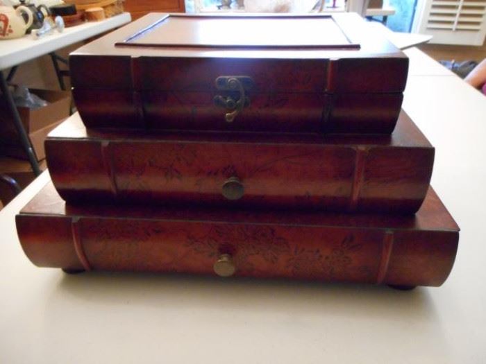 3 level stacked books jewelry box https://ctbids.com/#!/description/share/132439