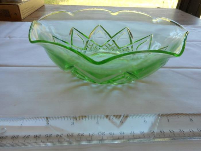 Vintage HA green glass bowl 8 3/4" dia https://ctbids.com/#!/description/share/133135