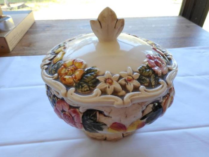 Vintage Norleans coverd candy dish - made in Japan - floral design 6 1/2 x 6 1/2" https://ctbids.com/#!/description/share/133137