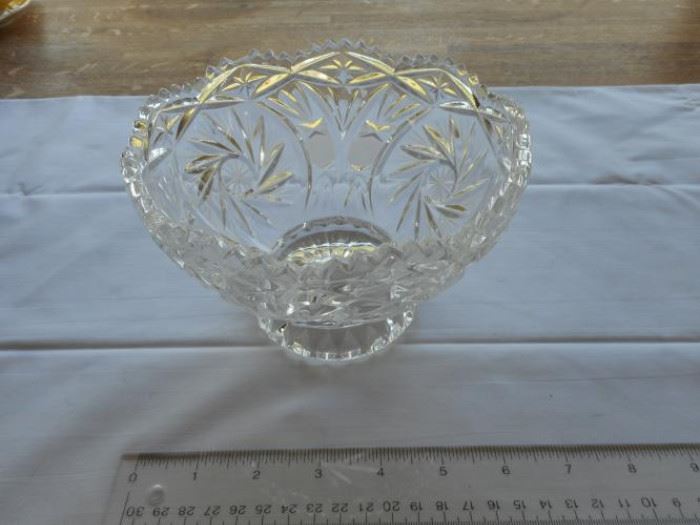 Vintage footed crystal bowl - starburst design - 6 1/4" dia https://ctbids.com/#!/description/share/132647