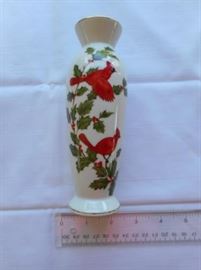 Vintage Lefton china Cardinal & Holly Vase #4544 https://ctbids.com/#!/description/share/133140