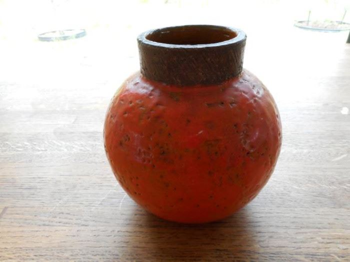 Vintage primitive flower vase -bright orange w/brown trimhttps://ctbids.com/#!/description/share/132504