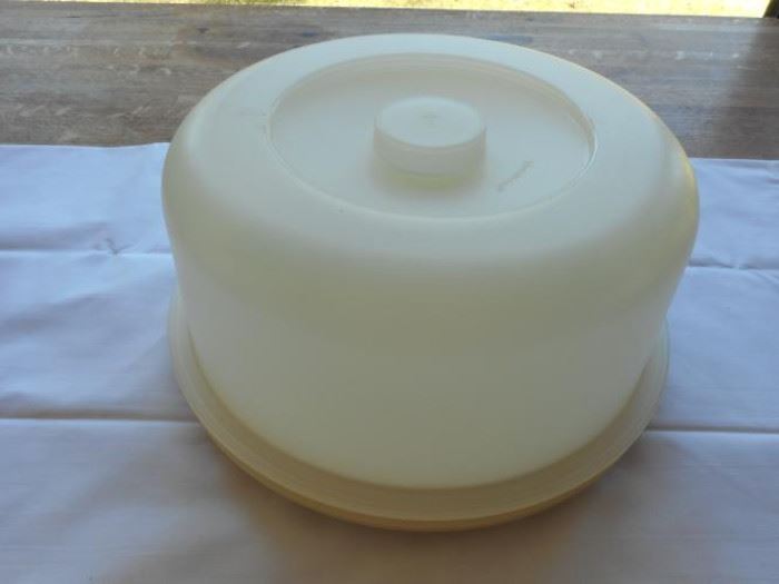 Vintage Tupperware 2 pc. cake protector 10" dia 5 " tall https://ctbids.com/#!/description/share/133151