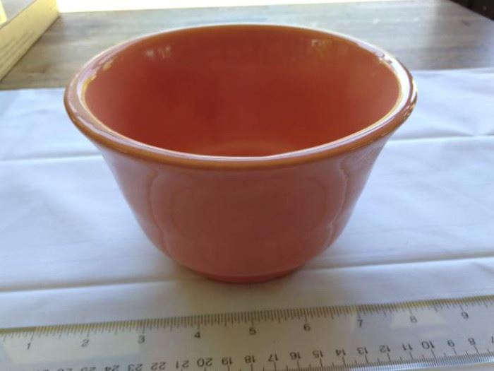 Vintage orange Haeger #3833 footed planter    https://ctbids.com/#!/description/share/132513