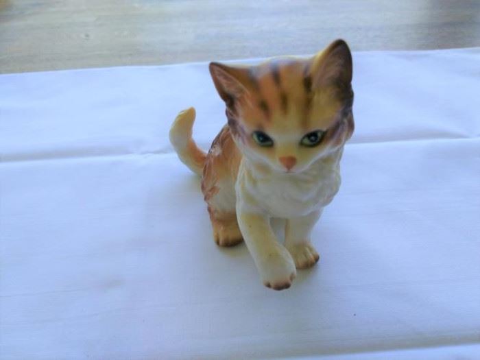 Vintage China Kitten Figurine #42942 4" tall. https://ctbids.com/#!/description/share/132518