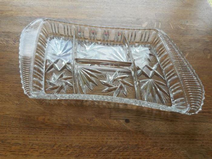 Good quality crystal relish tray w/4 compartments https://ctbids.com/#!/description/share/132534