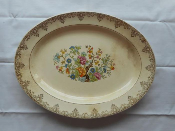 vintage Century by Salem platter w/23K gold accents https://ctbids.com/#!/description/share/133026