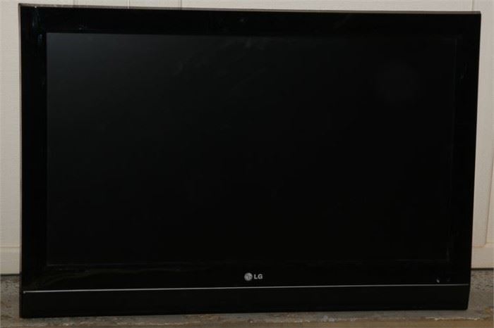 14. LG TV Model 37LC7D