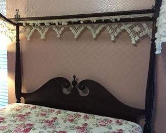 A close look at the headboard