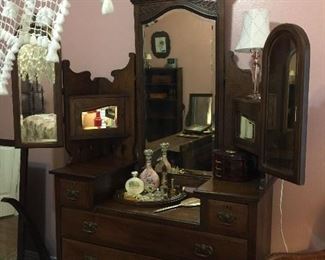 A full view of the dressing table