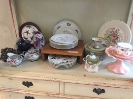 Wonderful plates, cups and saucers, art glass