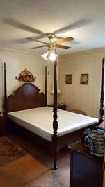 Four poster bed no mattress, queen