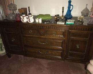 Vintage formal dining group by Thomasville—china cabinet, buffet, server, table and 6 chairs.