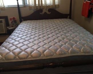 POSTER BED (QUEEN SIZE)