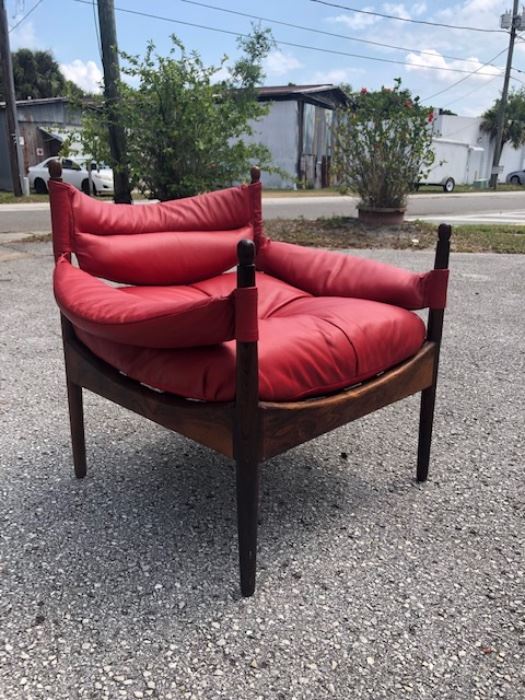 Small rosewood danish lounge chair