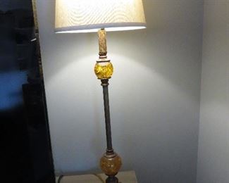 TABLE LAMP WITH TWO AMBER GOLD BALL

