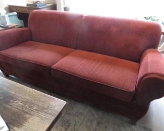 TRADITIONAL SOFA IN CRANBERRY FABRIC
