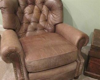 LEATHER CLUB CHAIR
RESTERATION HARDWARE