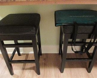 BLACK BAR STOOLS WITH CUSHION TOP