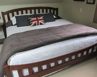 KING BED FRAME
ETHAN ALLEN
