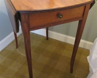 DROP LEAF SIDE TABLE WITH SINGLE DRAWER