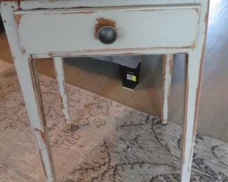WHITEWASH SQUARE ACCENT TABLE WITH MAPLE TOP