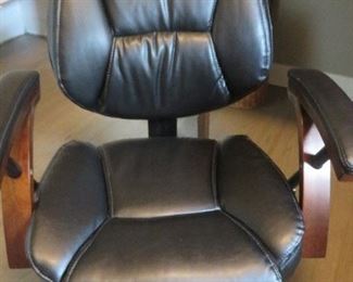 BLACK OFFICE CHAIR