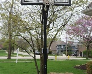 OUTDOOR BASKETBALL HOOP
