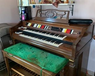 This organ is available for presale. Text 847-772-0404 for more details. Reasonable offers welcome.