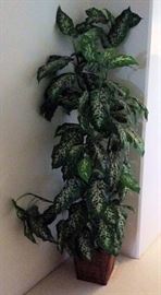 WWT014 Tall Artificial Plant in Basket