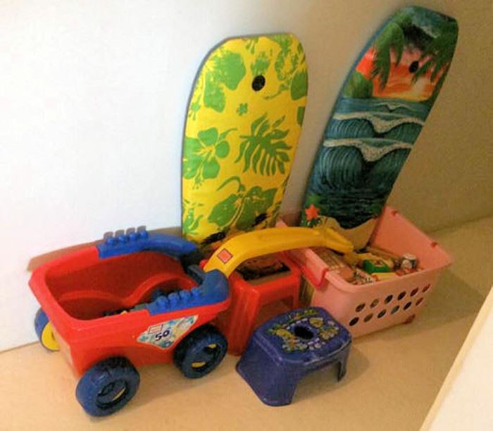 WWT017 Boogie Boards & Assorted Toys