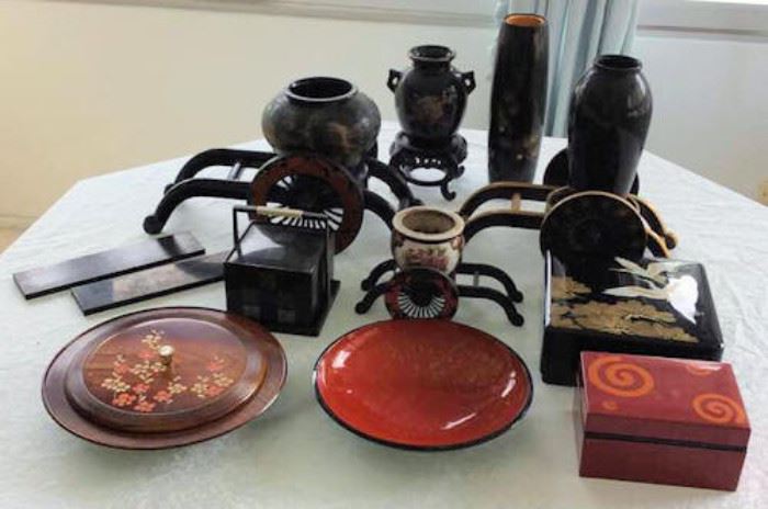 WWT021 Japanese Lacquerware and Vases