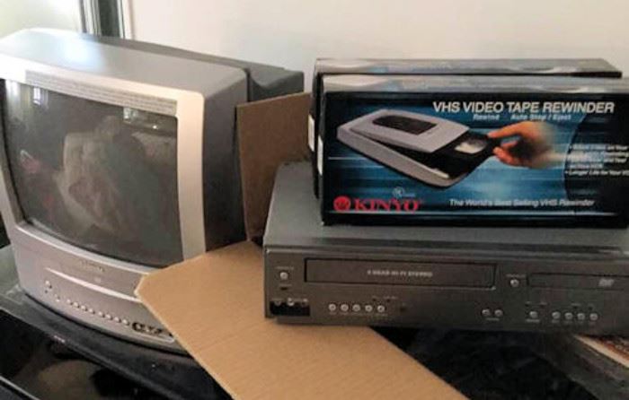 WWT028 Toshiba TV with DVD Player & More