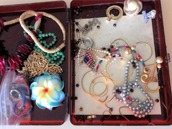 WWT041 Assorted Costume Jewelry