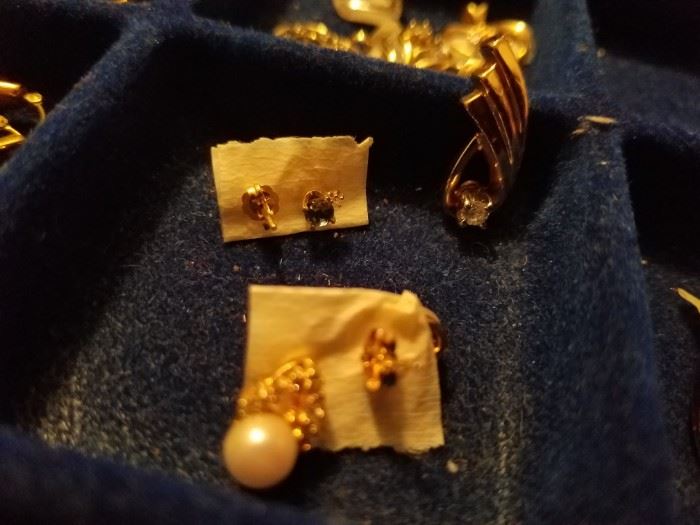 Pearl, diamonds and gold