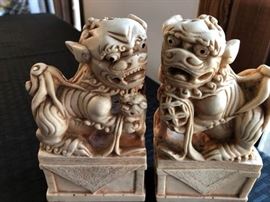 Foo Dog Lot #19 https://ctbids.com/#!/description/share/134602