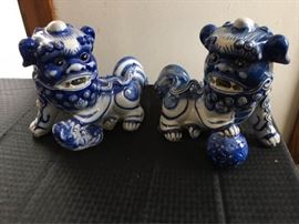 Foo Dog Lot #31 https://ctbids.com/#!/description/share/135593