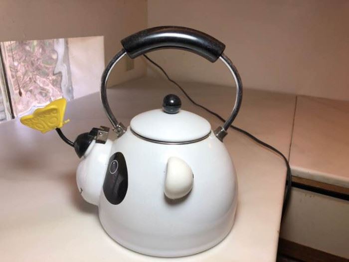 Tea kettles https://ctbids.com/#!/description/share/135170