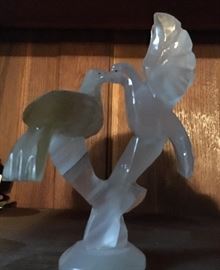 Onyx Mexico Two Birds on Pedestal