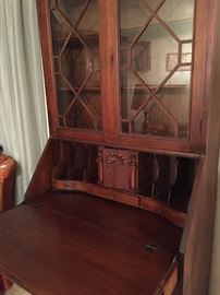 Duncan Phyfe Secretary/Hutch Mahogany