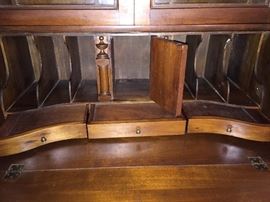 Duncan Phyfe Secretary/Hutch Mahogany