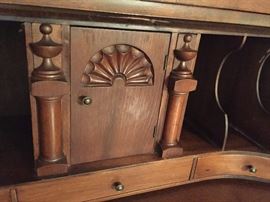 Duncan Phyfe Secretary/Hutch Mahogany