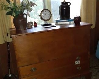 Blanket chest with top opening, and drawers below